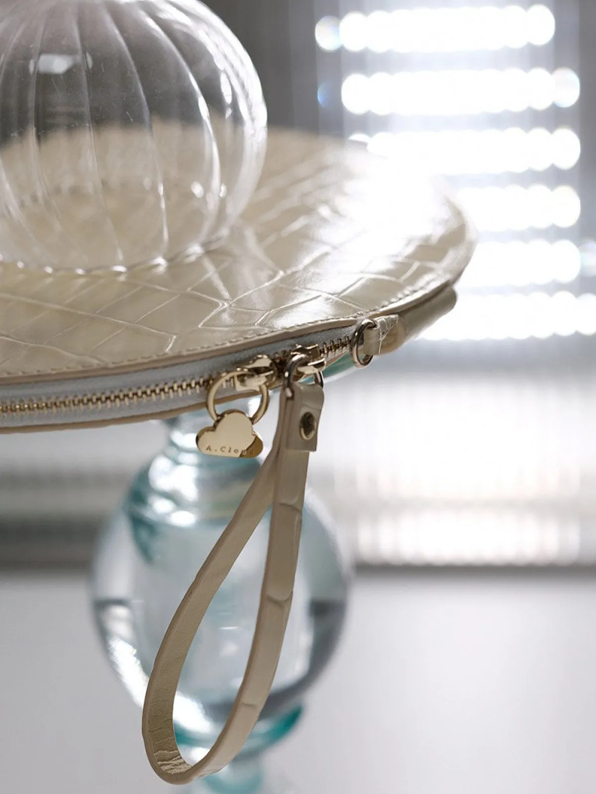 A.Cloud Future Notes Round Bag - Cream