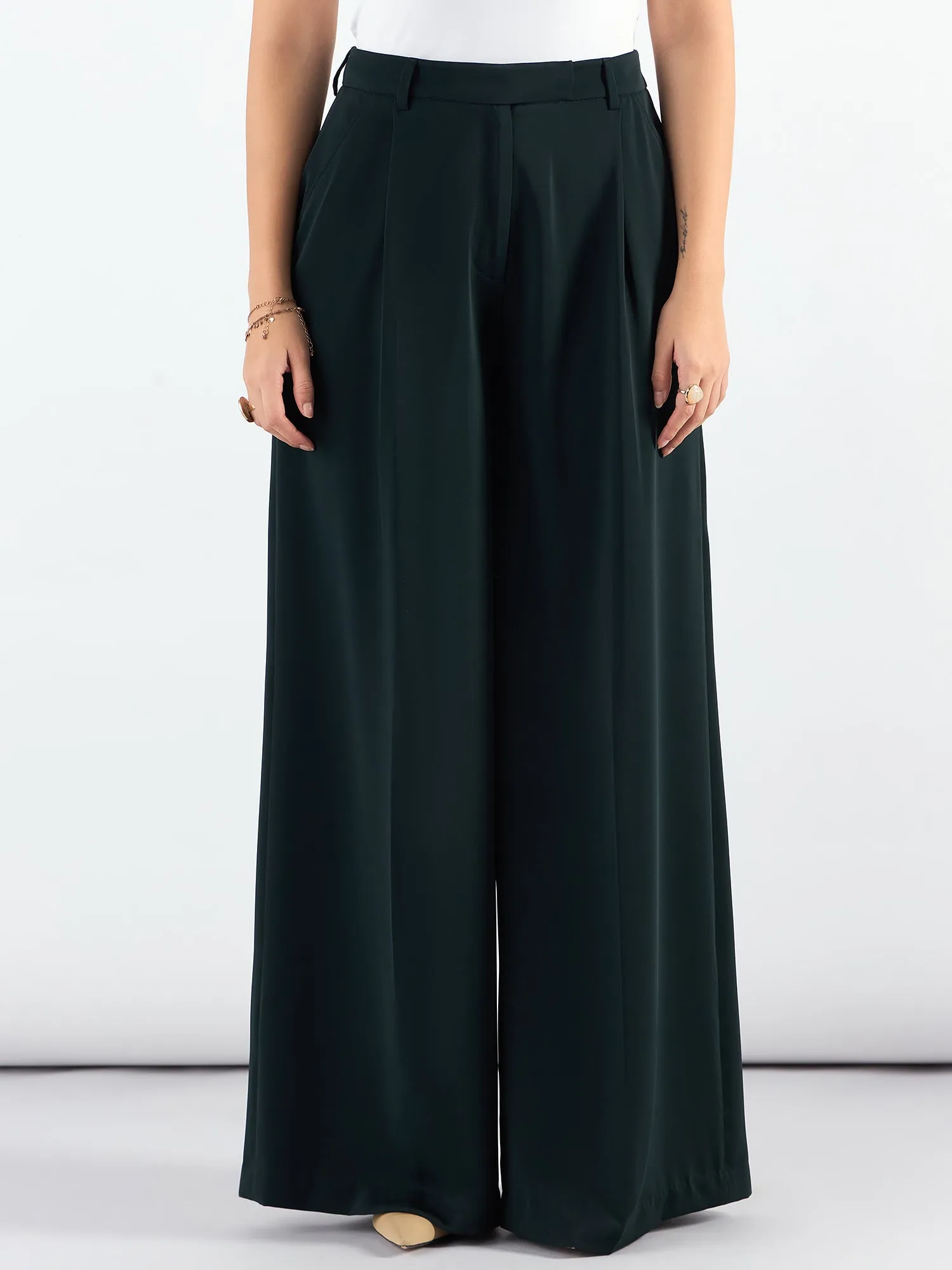 Relaxed Straight Leg Straight Fit High Waist Wide Leg Trouser In Stretchable Fabric-Green