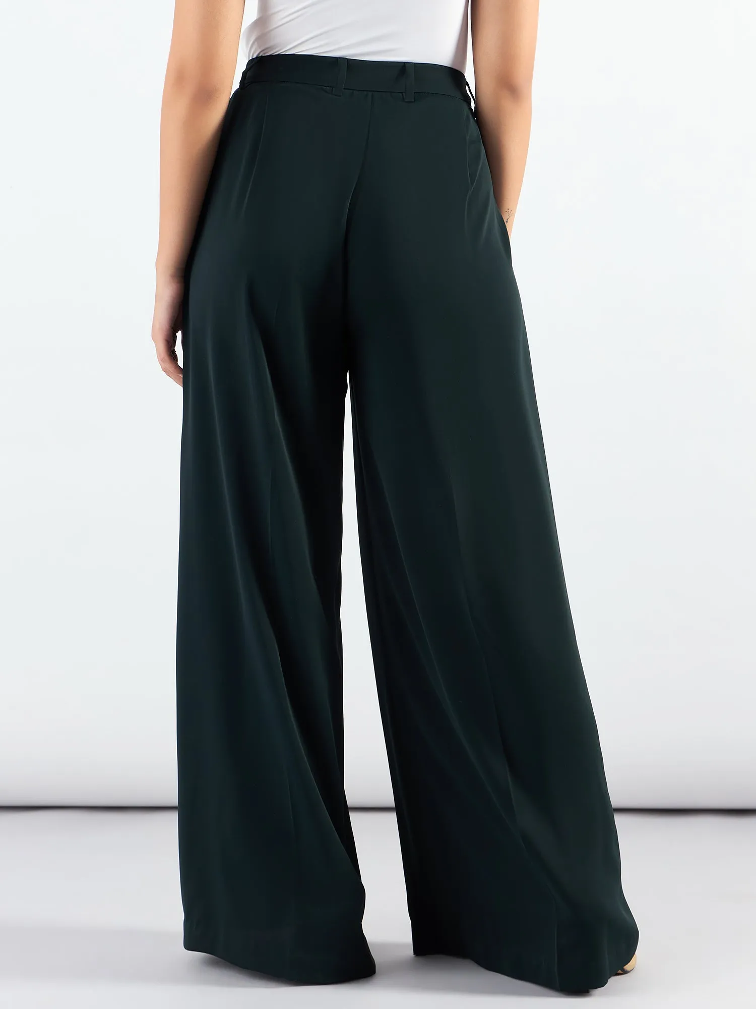 Relaxed Straight Leg Straight Fit High Waist Wide Leg Trouser In Stretchable Fabric-Green