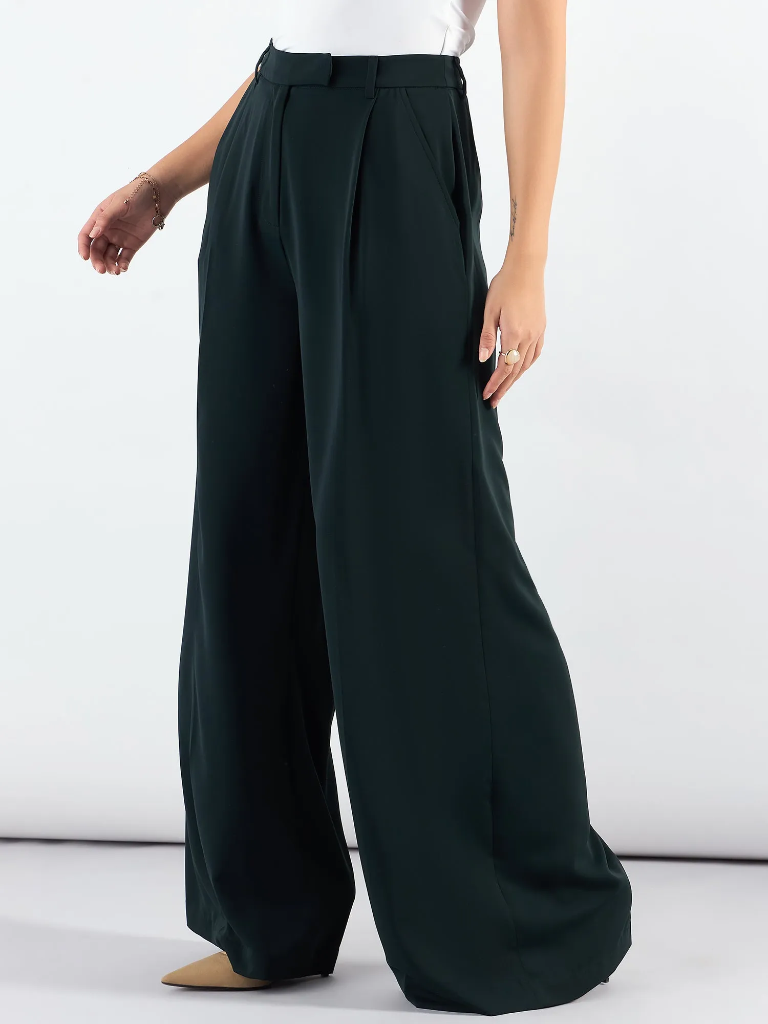 Relaxed Straight Leg Straight Fit High Waist Wide Leg Trouser In Stretchable Fabric-Green