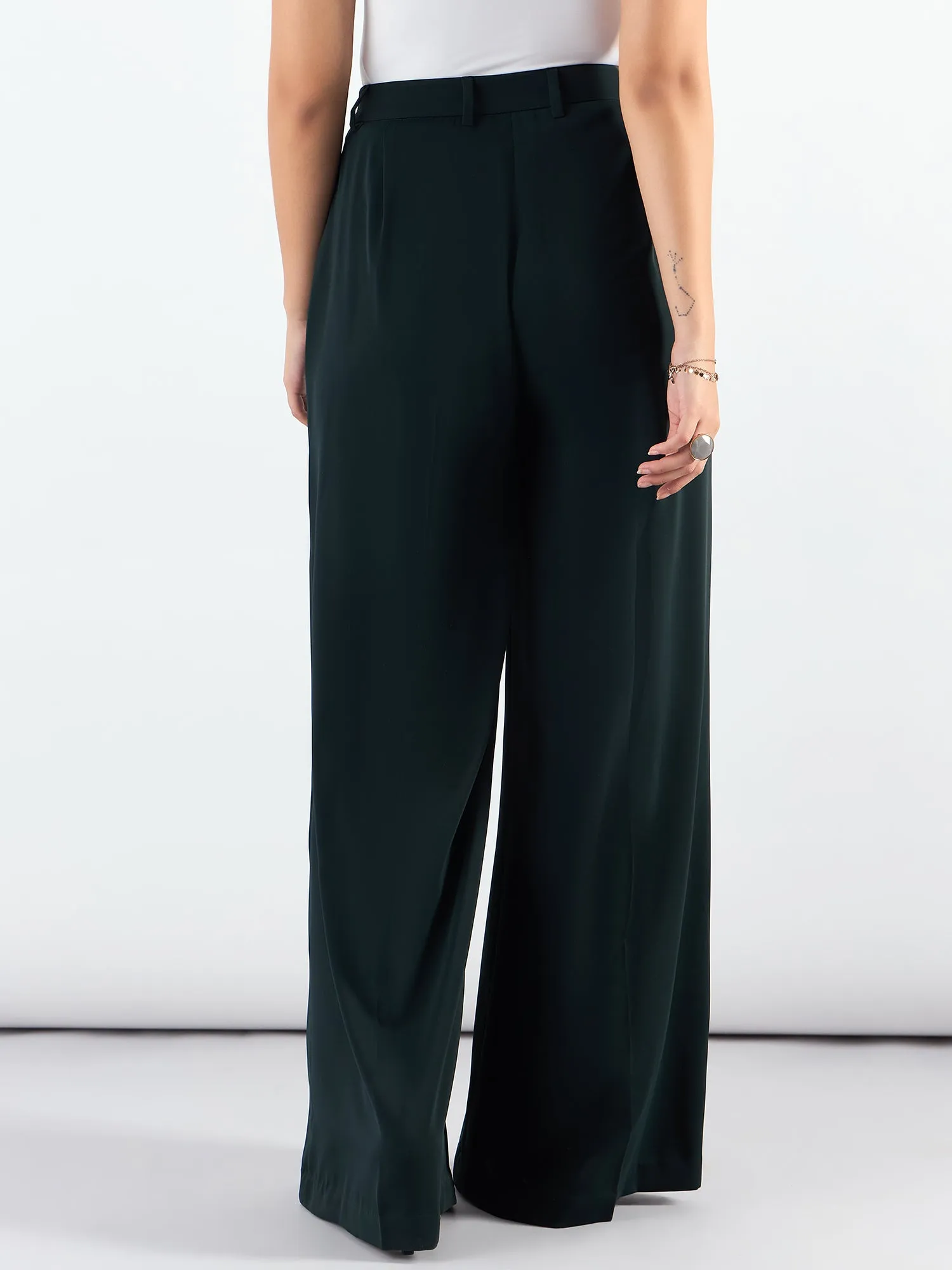 Relaxed Straight Leg Straight Fit High Waist Wide Leg Trouser In Stretchable Fabric-Green