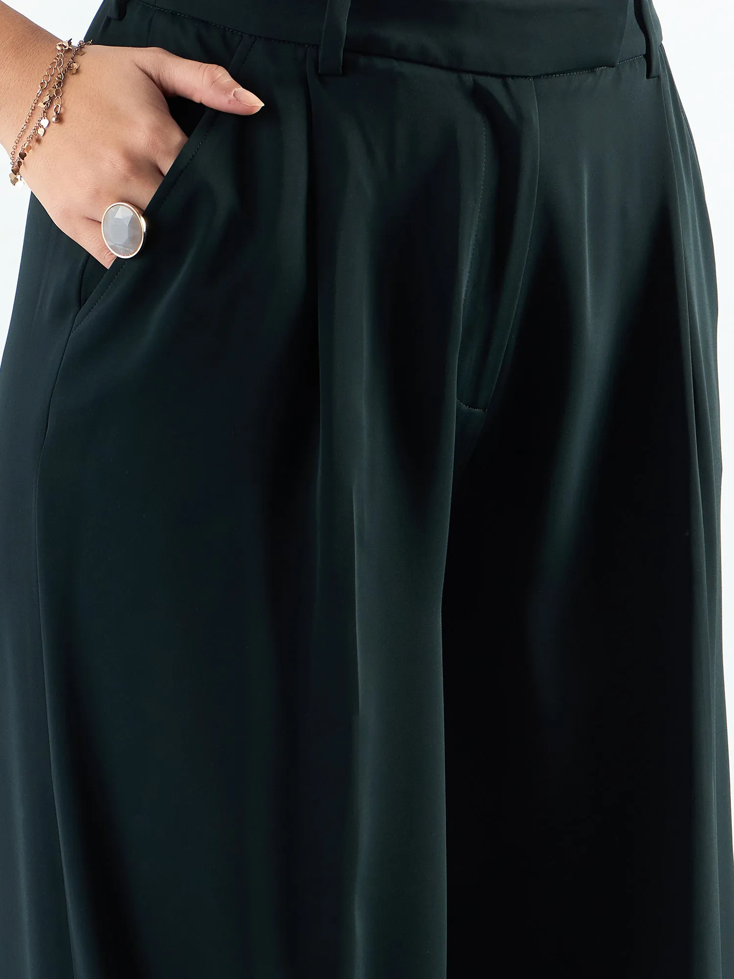 Relaxed Straight Leg Straight Fit High Waist Wide Leg Trouser In Stretchable Fabric-Green